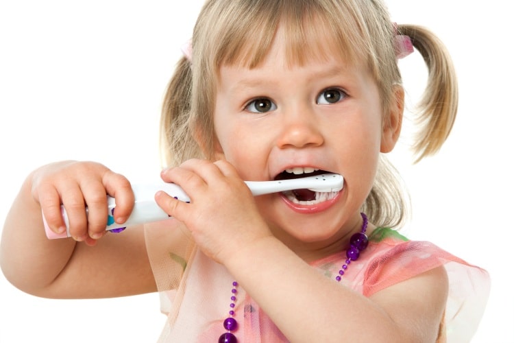 giúp trẻ phòng tránh sâu răng